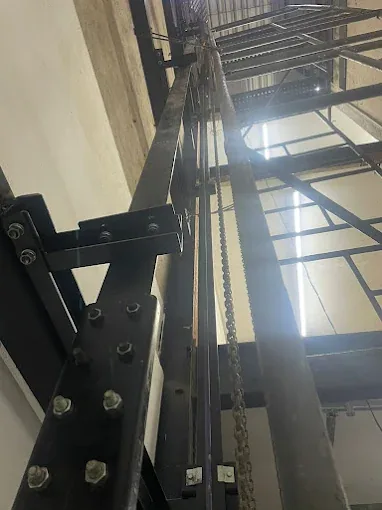 Armação e estrutura de sustentação de elevador